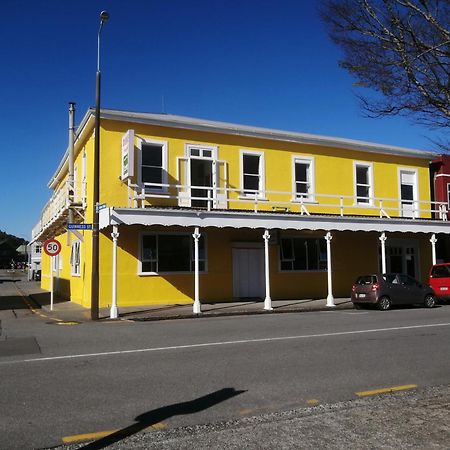The Duke Hostel 그레이마우스 외부 사진 The former Bank of New Zealand building in 2013