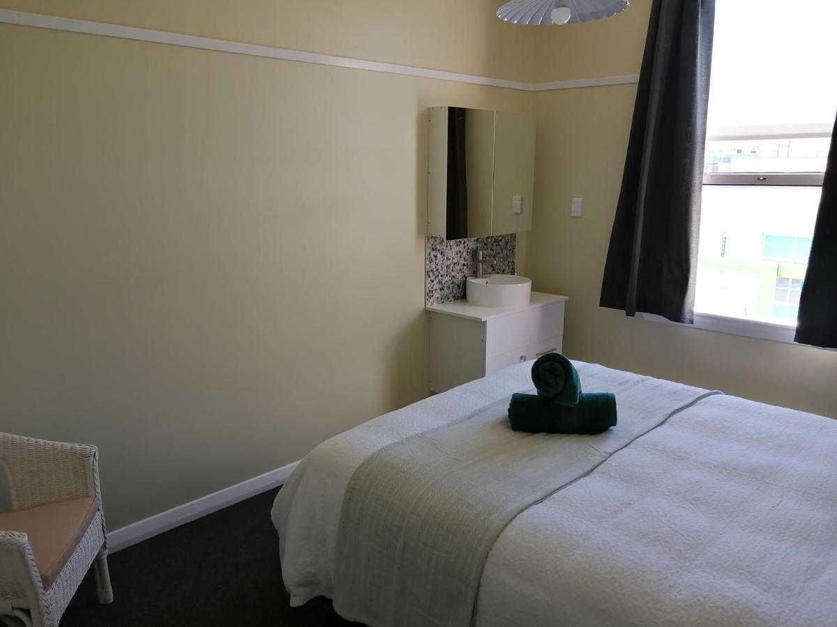 The Duke Hostel 그레이마우스 외부 사진 A room at the hotel