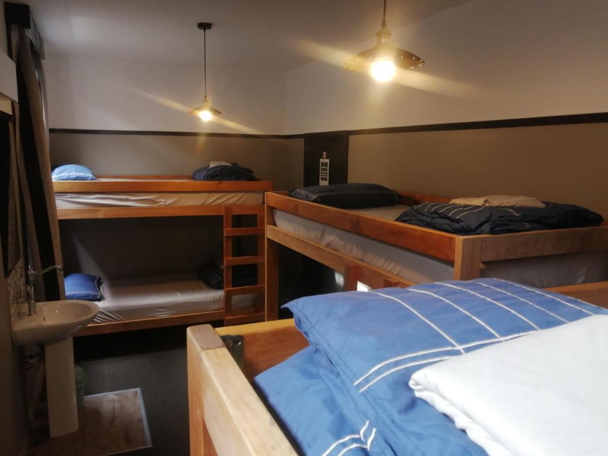 The Duke Hostel 그레이마우스 외부 사진 A room at a youth hostel in Japan