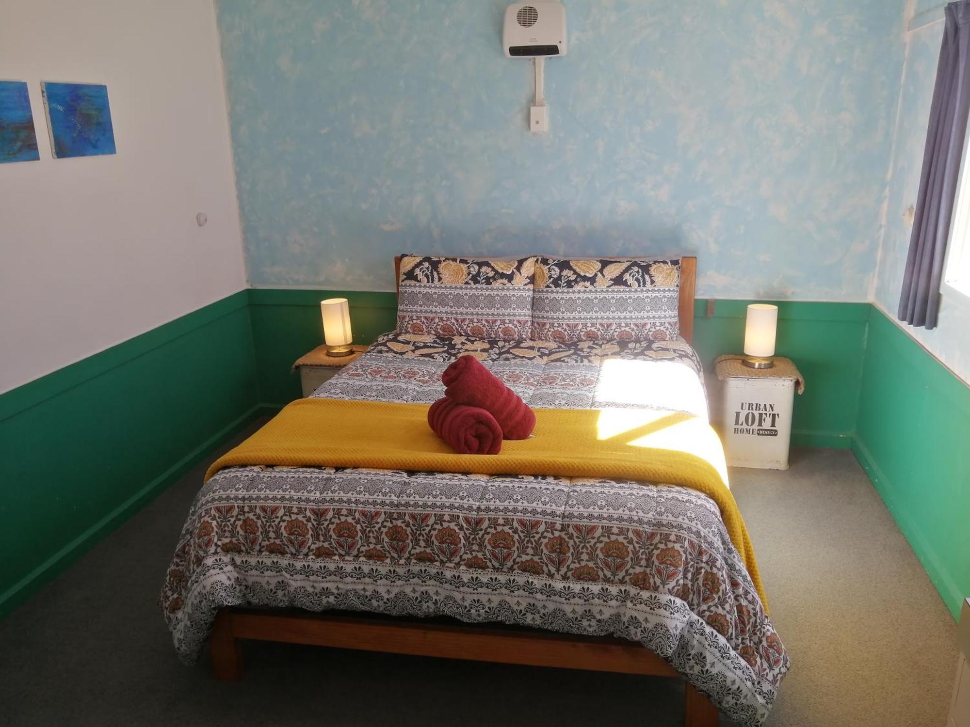 The Duke Hostel 그레이마우스 외부 사진 A bedroom at the hostel