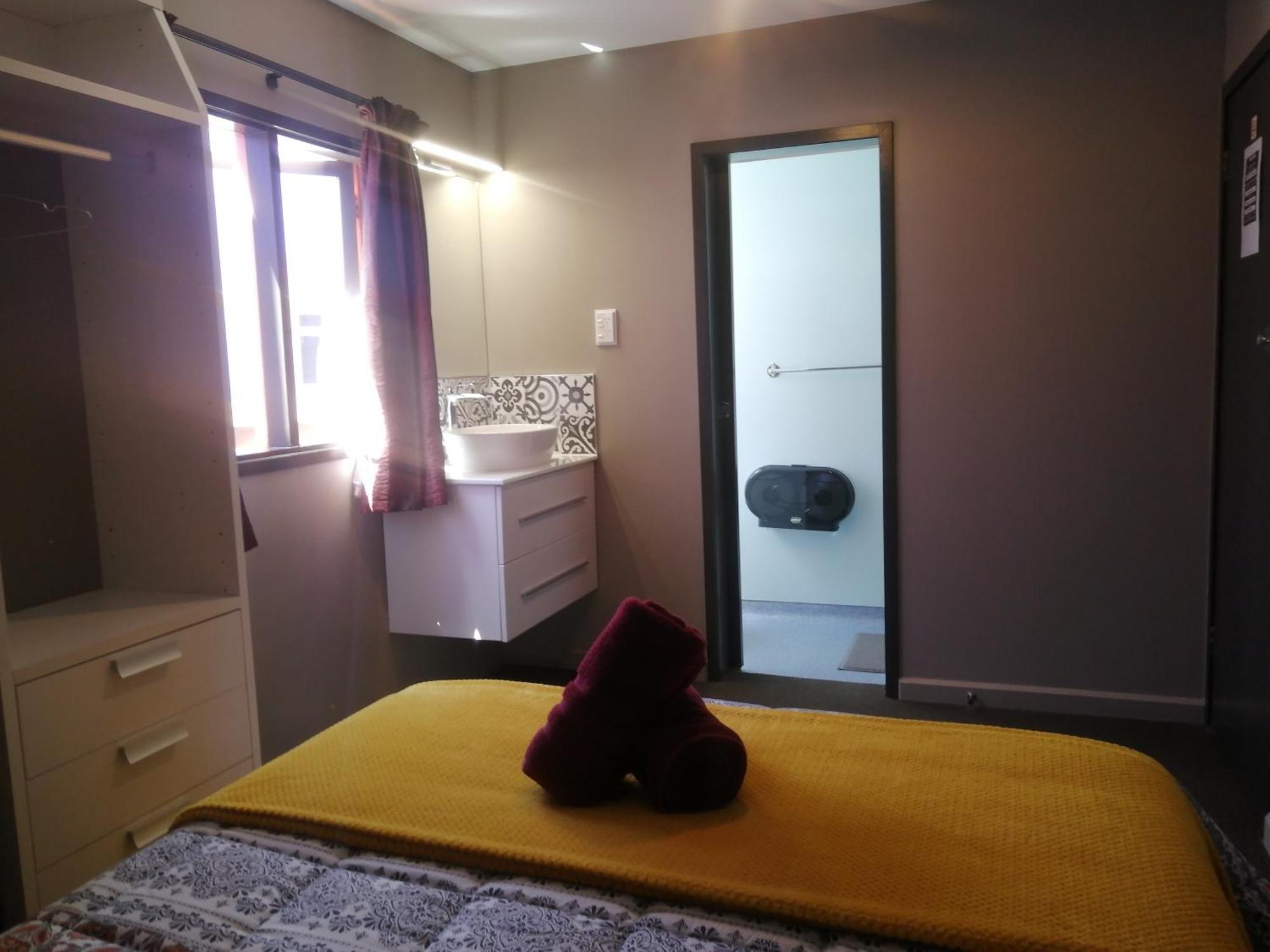 The Duke Hostel 그레이마우스 외부 사진 A room at the hotel