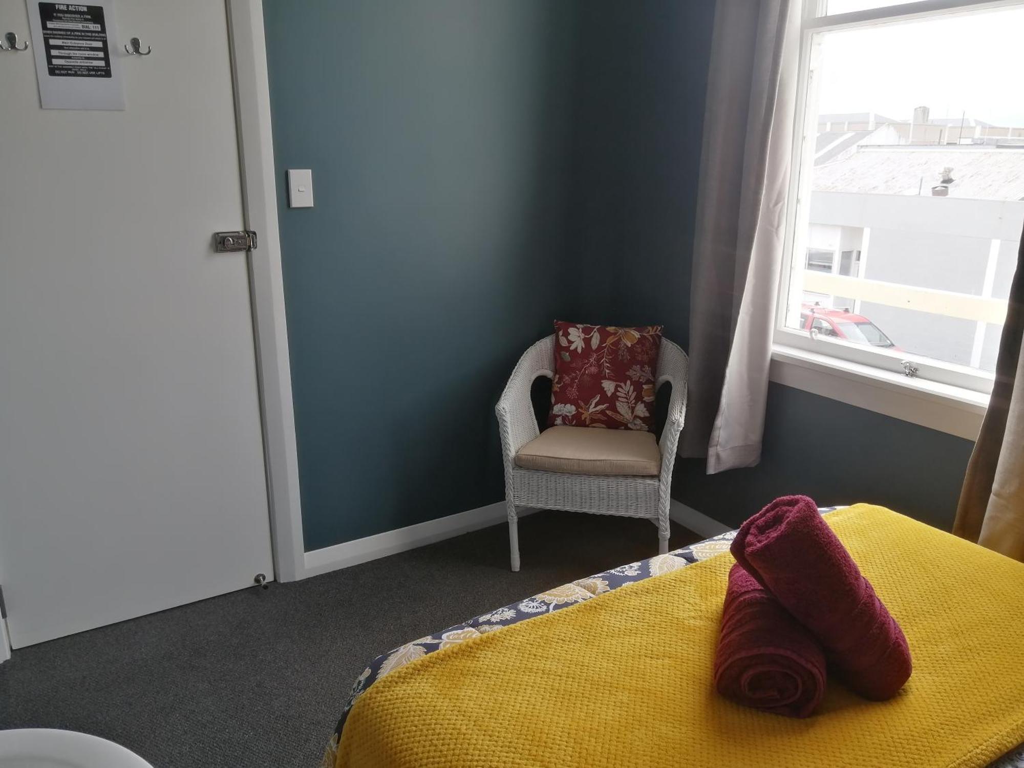 The Duke Hostel 그레이마우스 외부 사진 A massage room at a spa