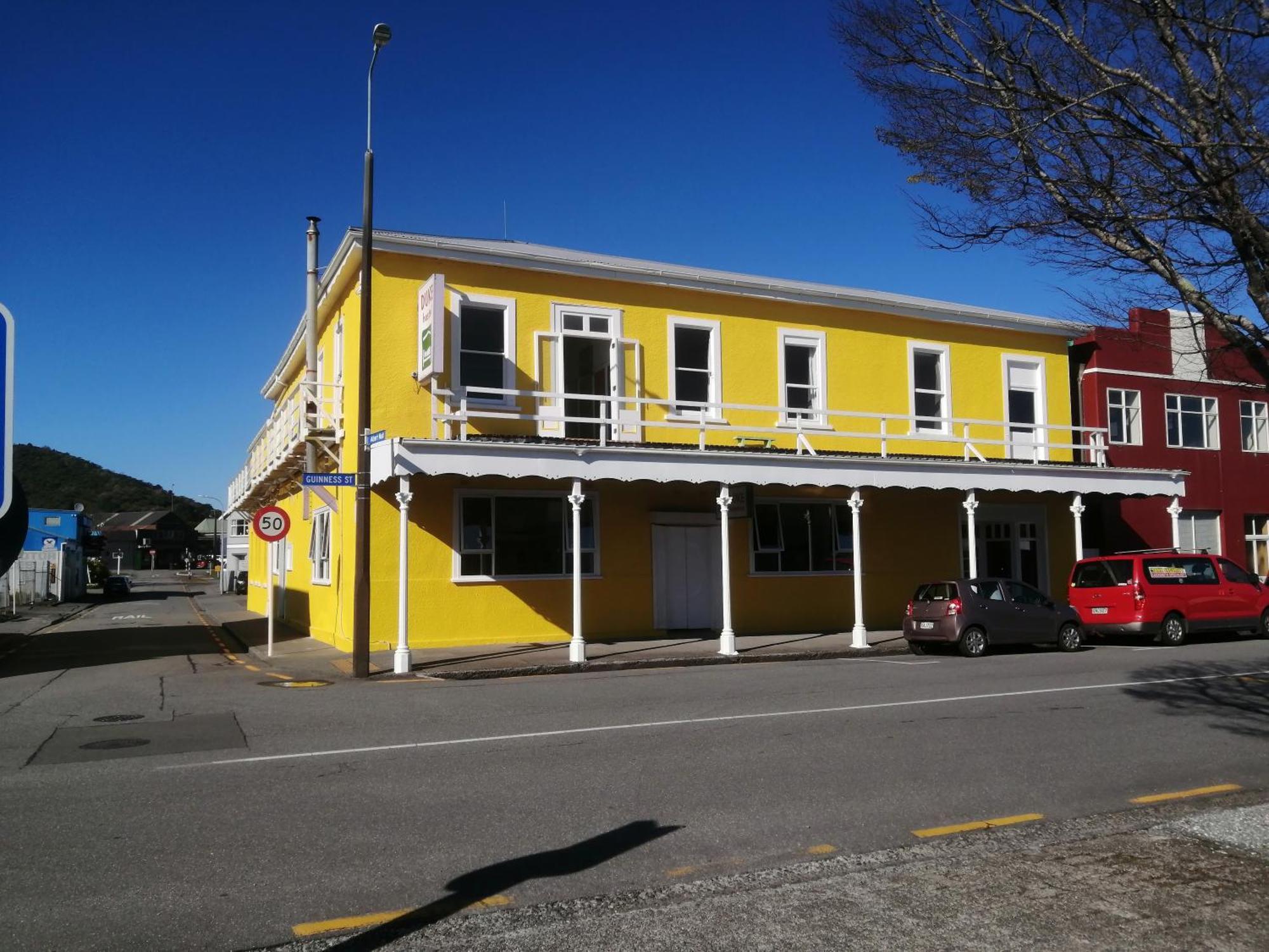 The Duke Hostel 그레이마우스 외부 사진 The former Bank of New Zealand building in 2013