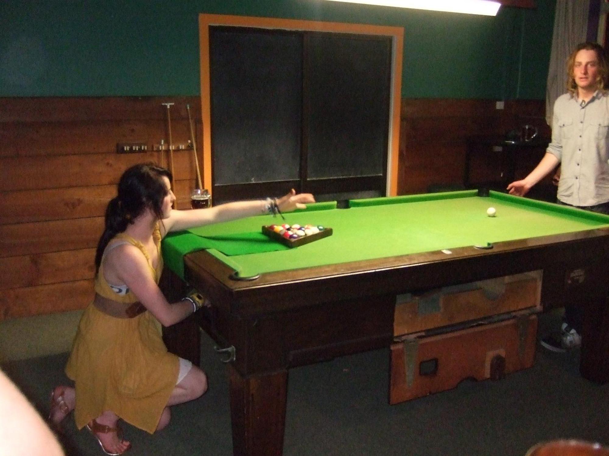 The Duke Hostel 그레이마우스 외부 사진 A snooker table