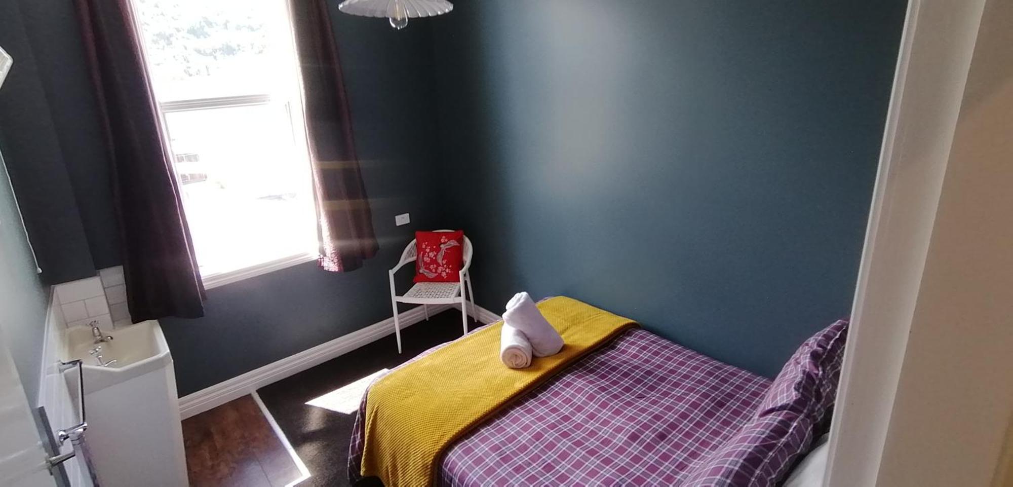 The Duke Hostel 그레이마우스 외부 사진 A bedroom