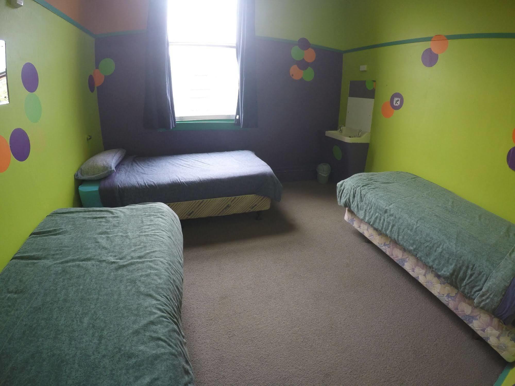 The Duke Hostel 그레이마우스 외부 사진 A room at the hostel